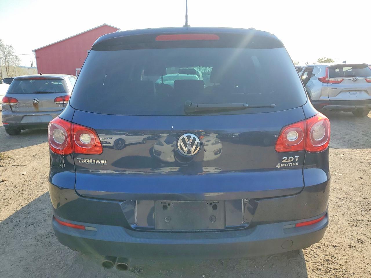 VOLKSWAGEN TIGUAN 2011 — 7