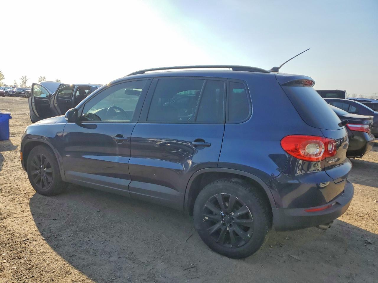 VOLKSWAGEN TIGUAN 2011 — 3
