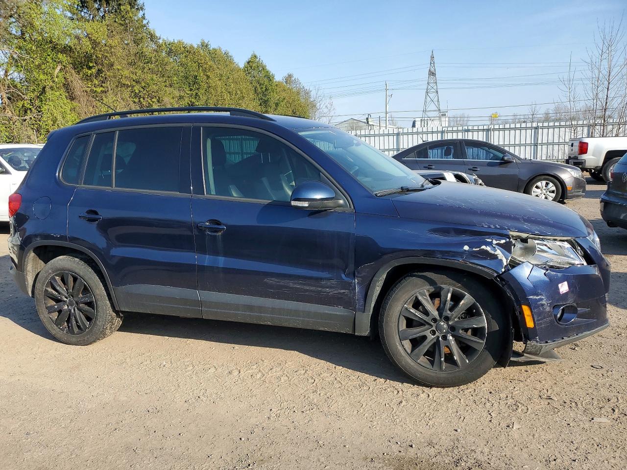 VOLKSWAGEN TIGUAN 2011 — 5