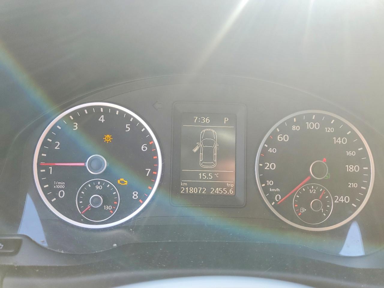 VOLKSWAGEN TIGUAN 2011 — 10