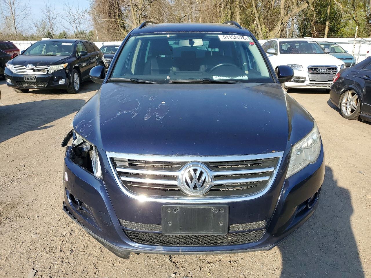 VOLKSWAGEN TIGUAN 2011 — 6