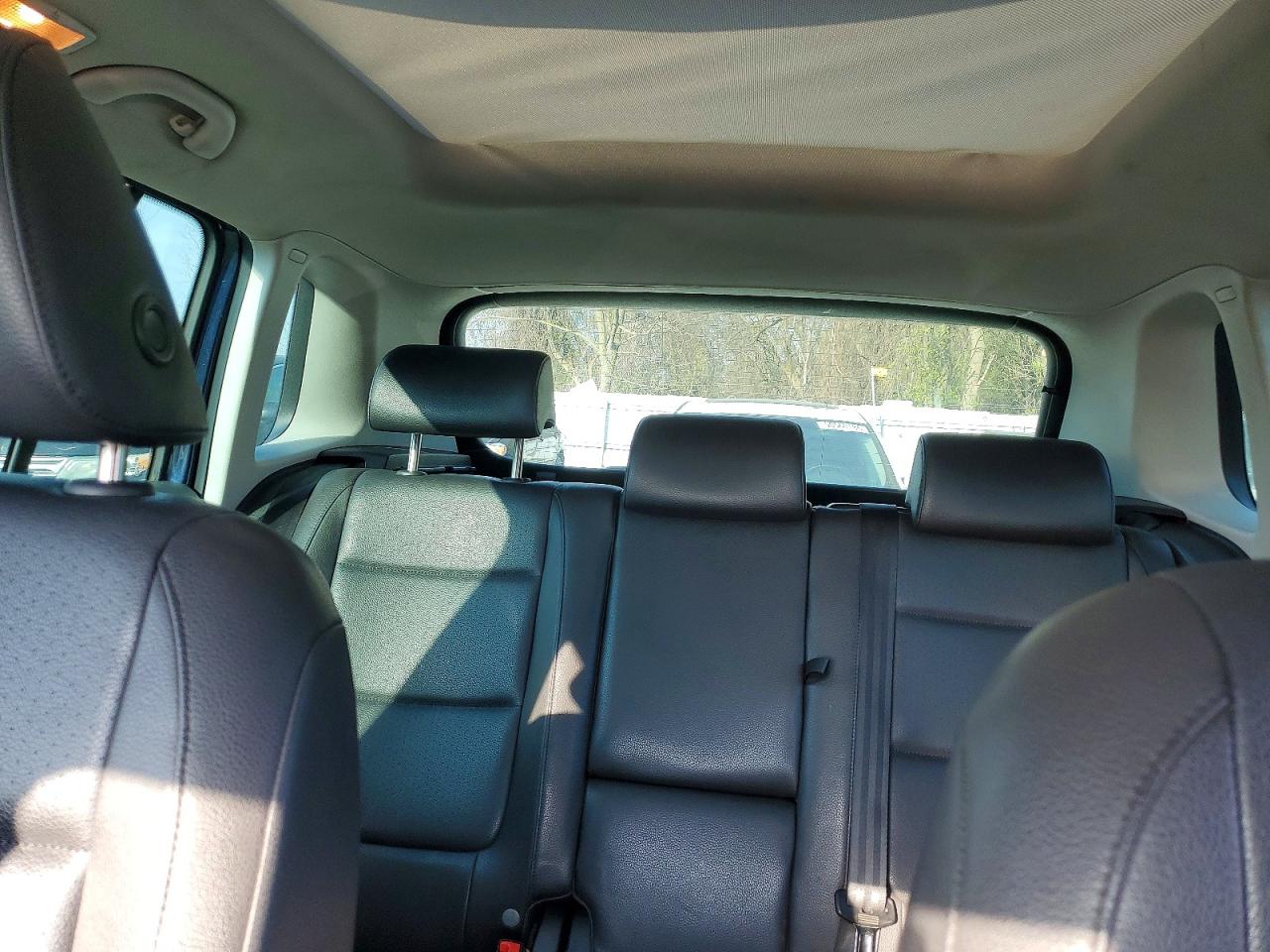 VOLKSWAGEN TIGUAN 2011 — 11