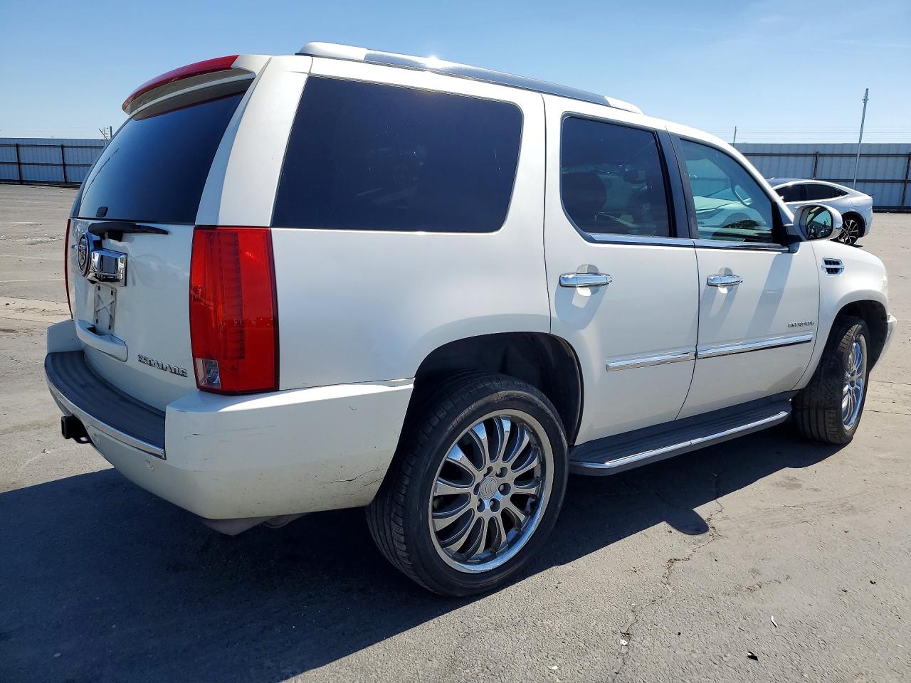 CADILLAC ESCALADE 2011 — 4