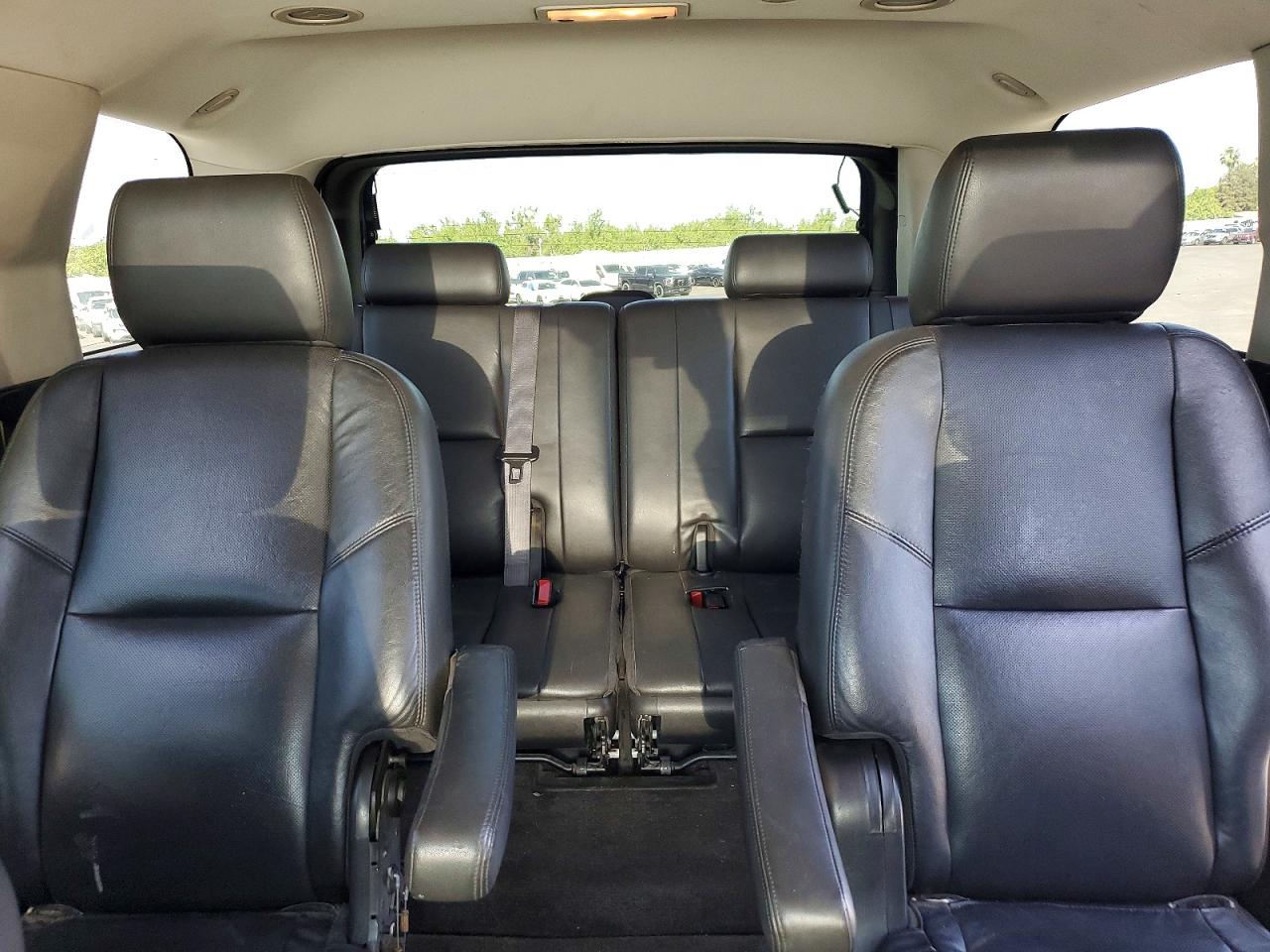 CADILLAC ESCALADE 2011 — 11