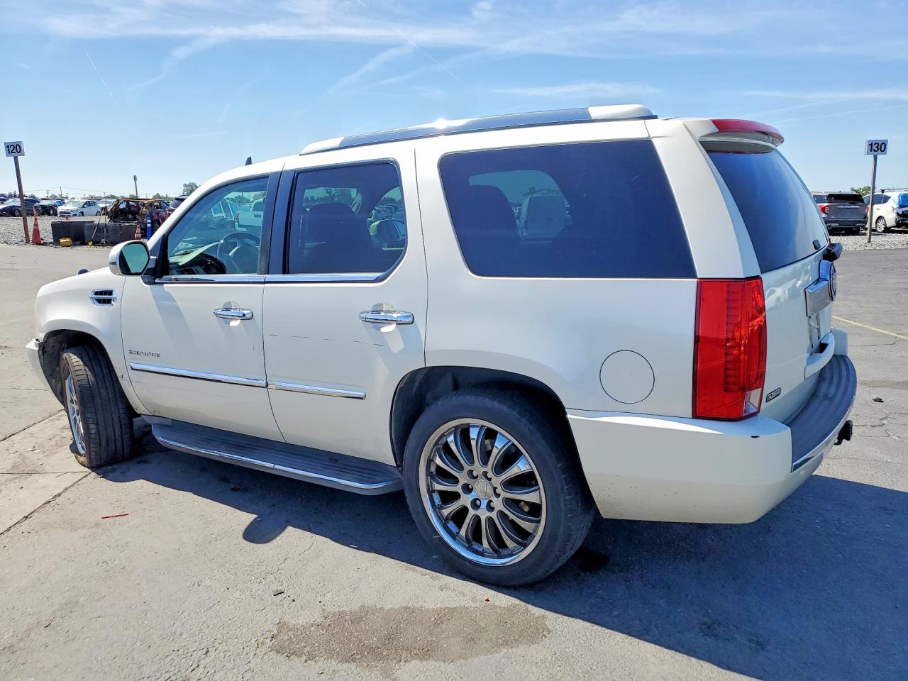 CADILLAC ESCALADE 2011 — 3
