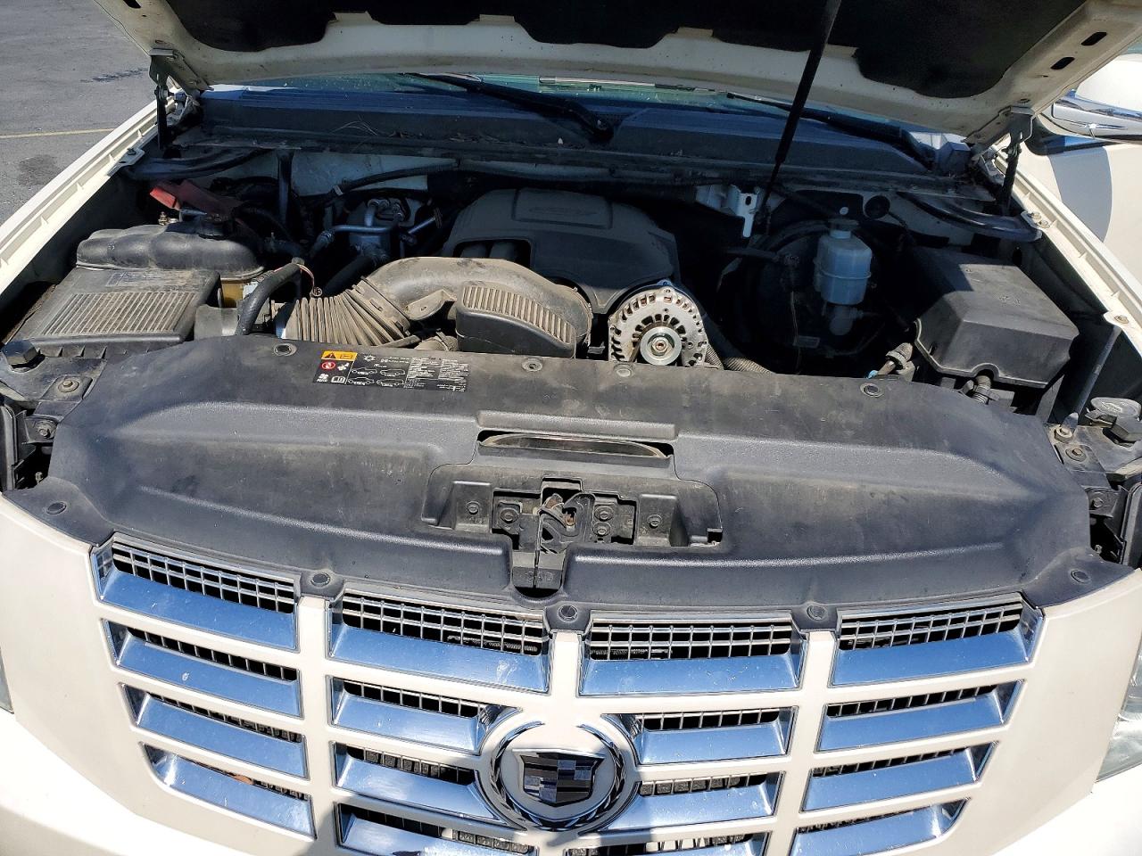 CADILLAC ESCALADE 2011 — 13