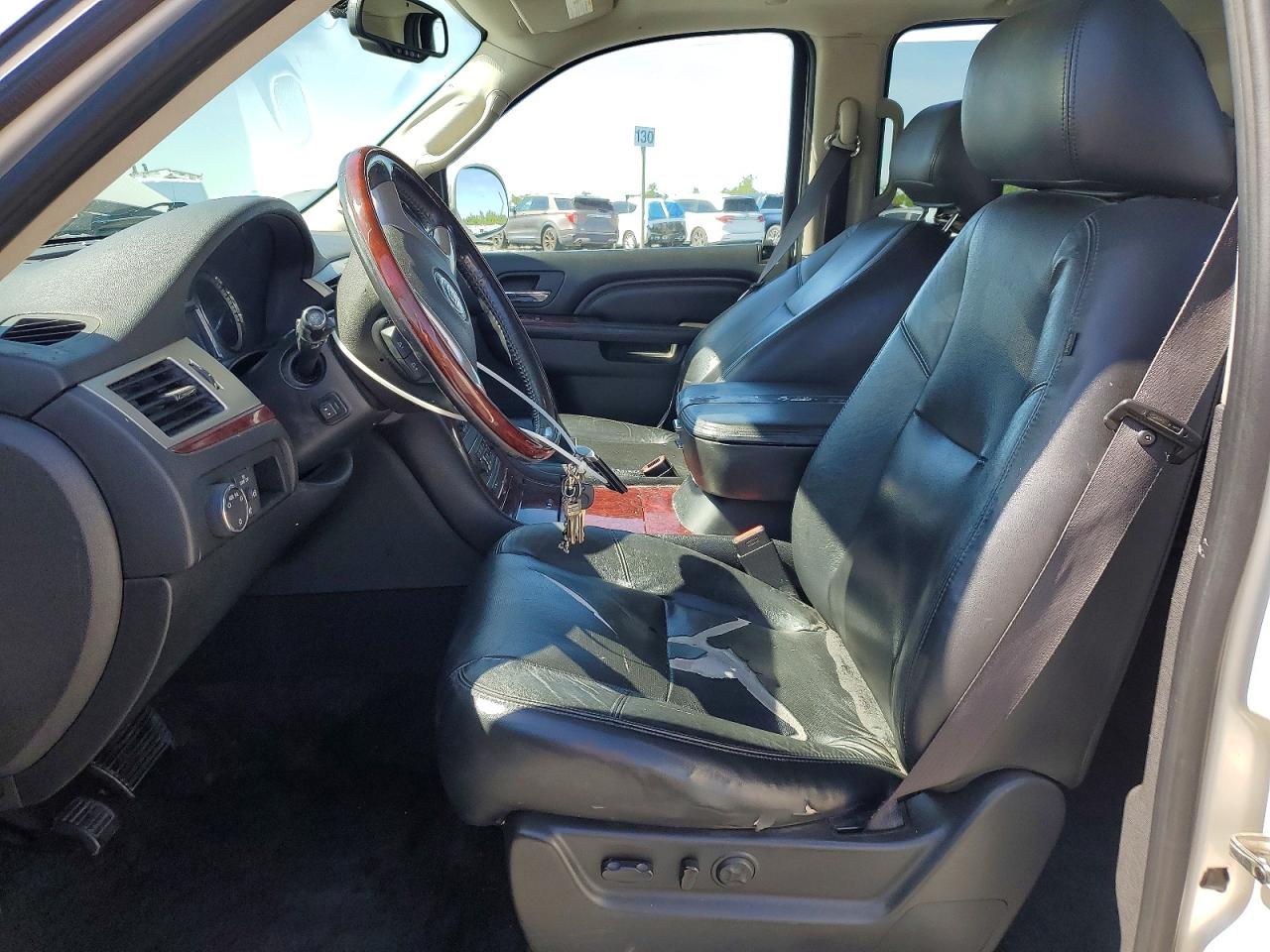 CADILLAC ESCALADE 2011 — 8