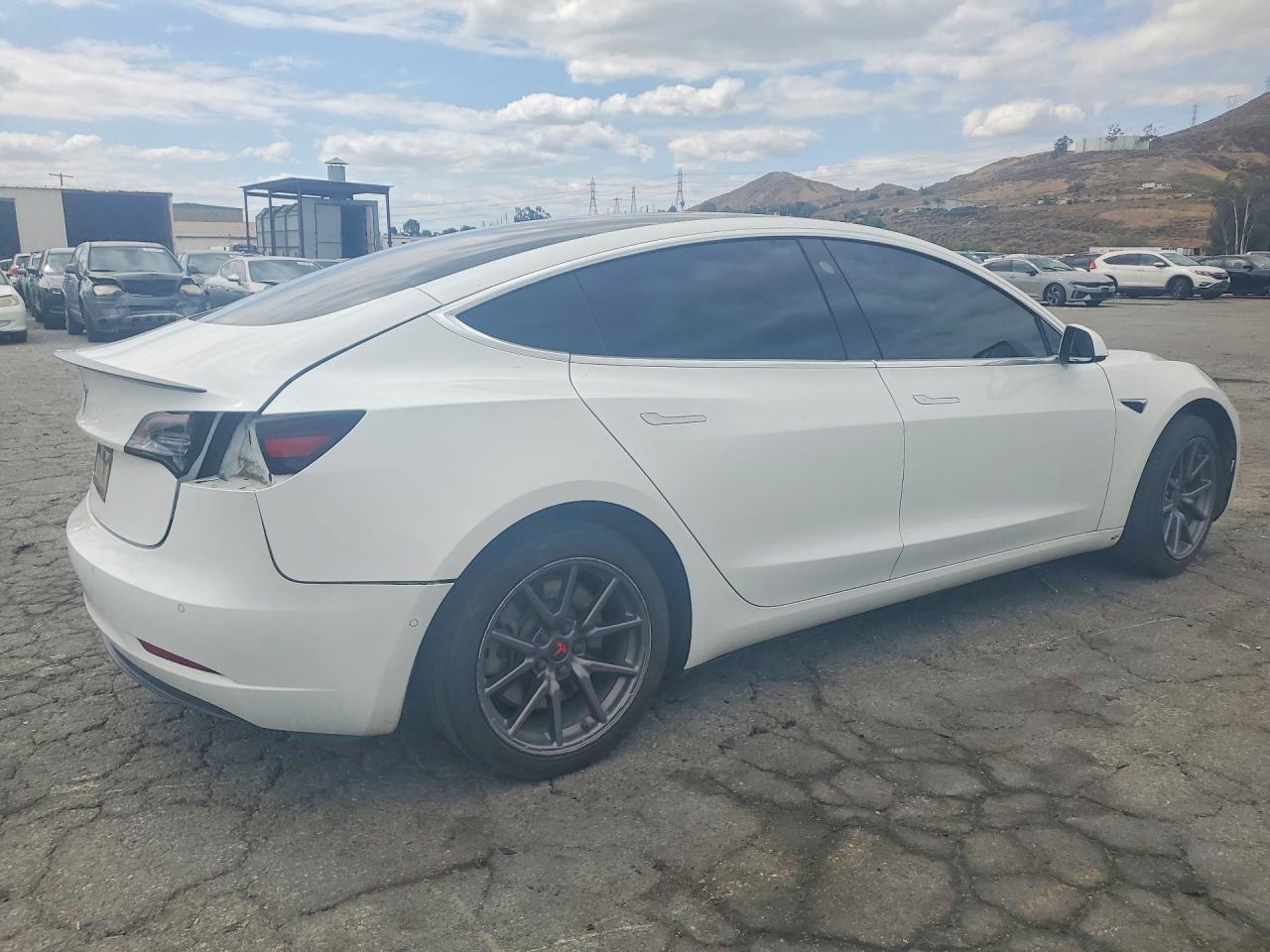 TESLA MODEL 3 2019 — 4