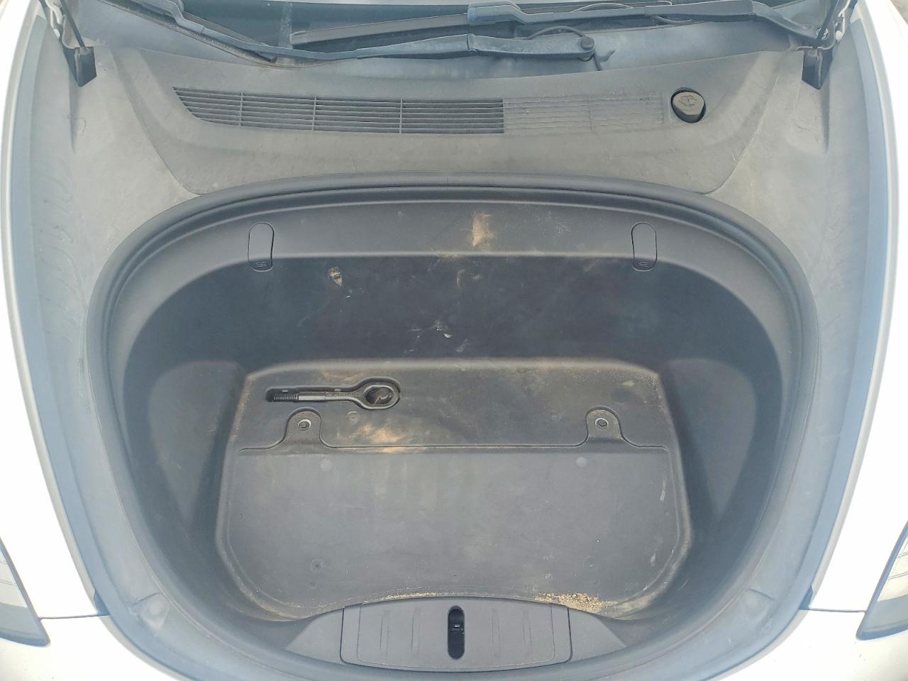 TESLA MODEL 3 2019 — 12