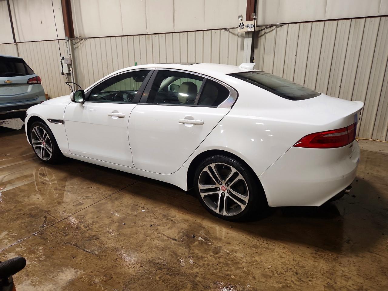 JAGUAR XE 2017 — 3