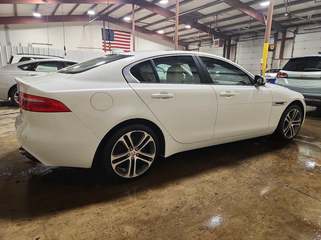 JAGUAR XE 2017 — 4