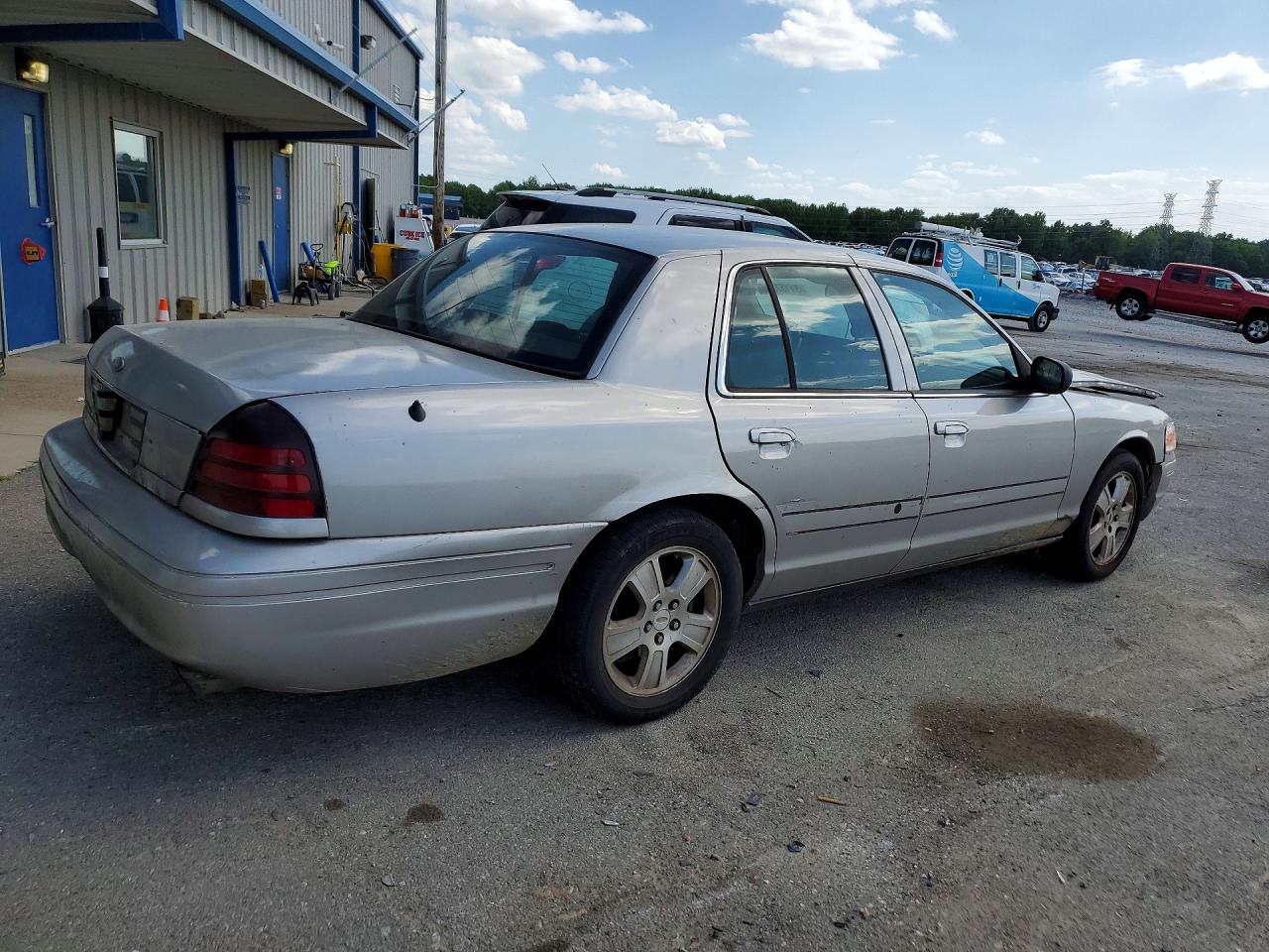 FORD CROWN VICTORIA 2005 — 4
