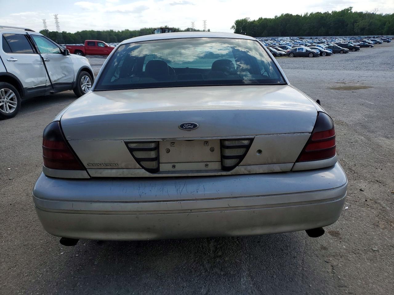 FORD CROWN VICTORIA 2005 — 7