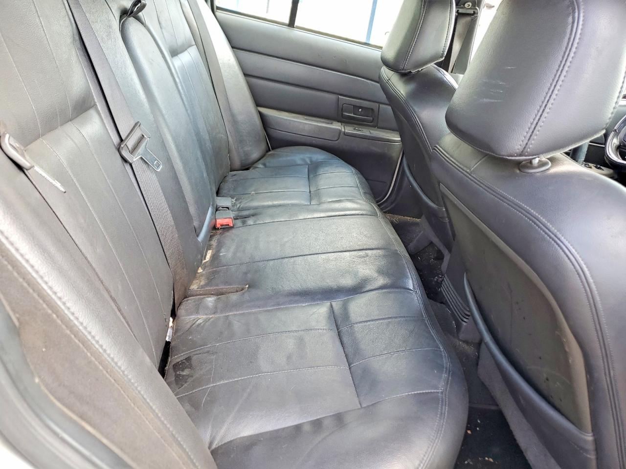 FORD CROWN VICTORIA 2005 — 11