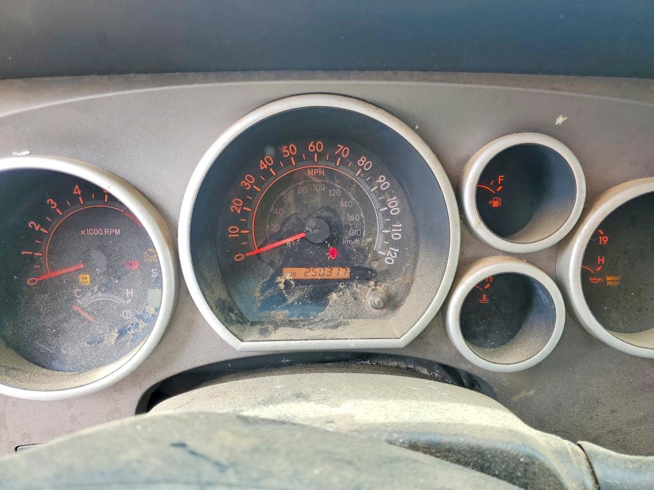 TOYOTA TUNDRA 2011 — 10