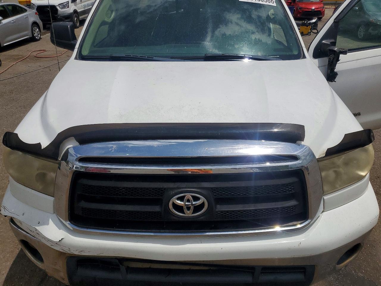 TOYOTA TUNDRA 2011 — 12