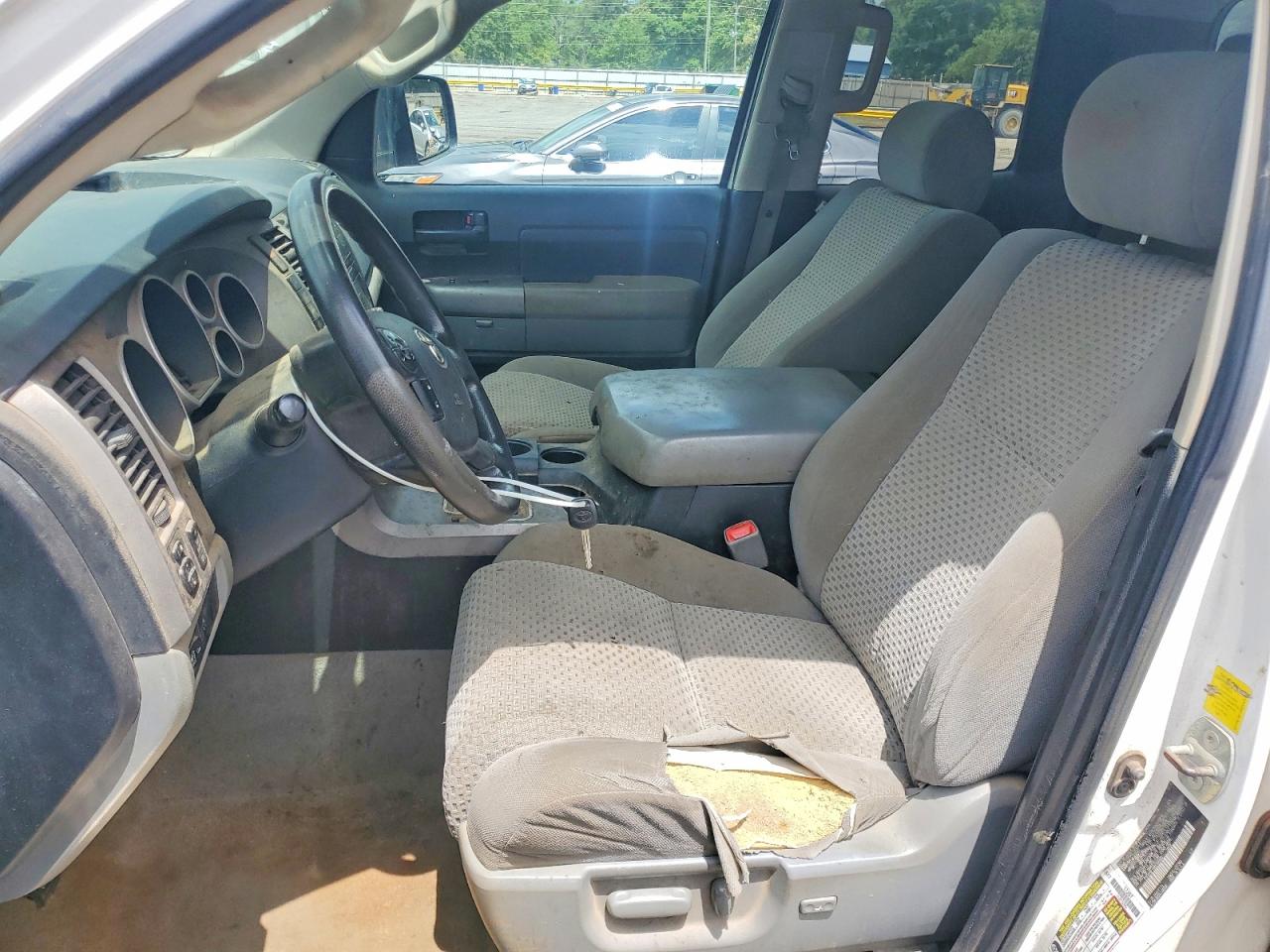 TOYOTA TUNDRA 2011 — 8