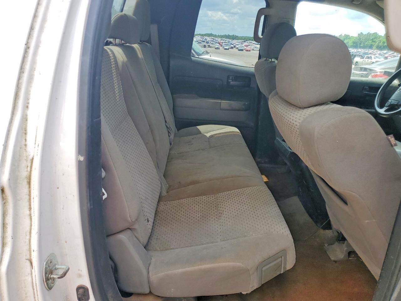 TOYOTA TUNDRA 2011 — 11
