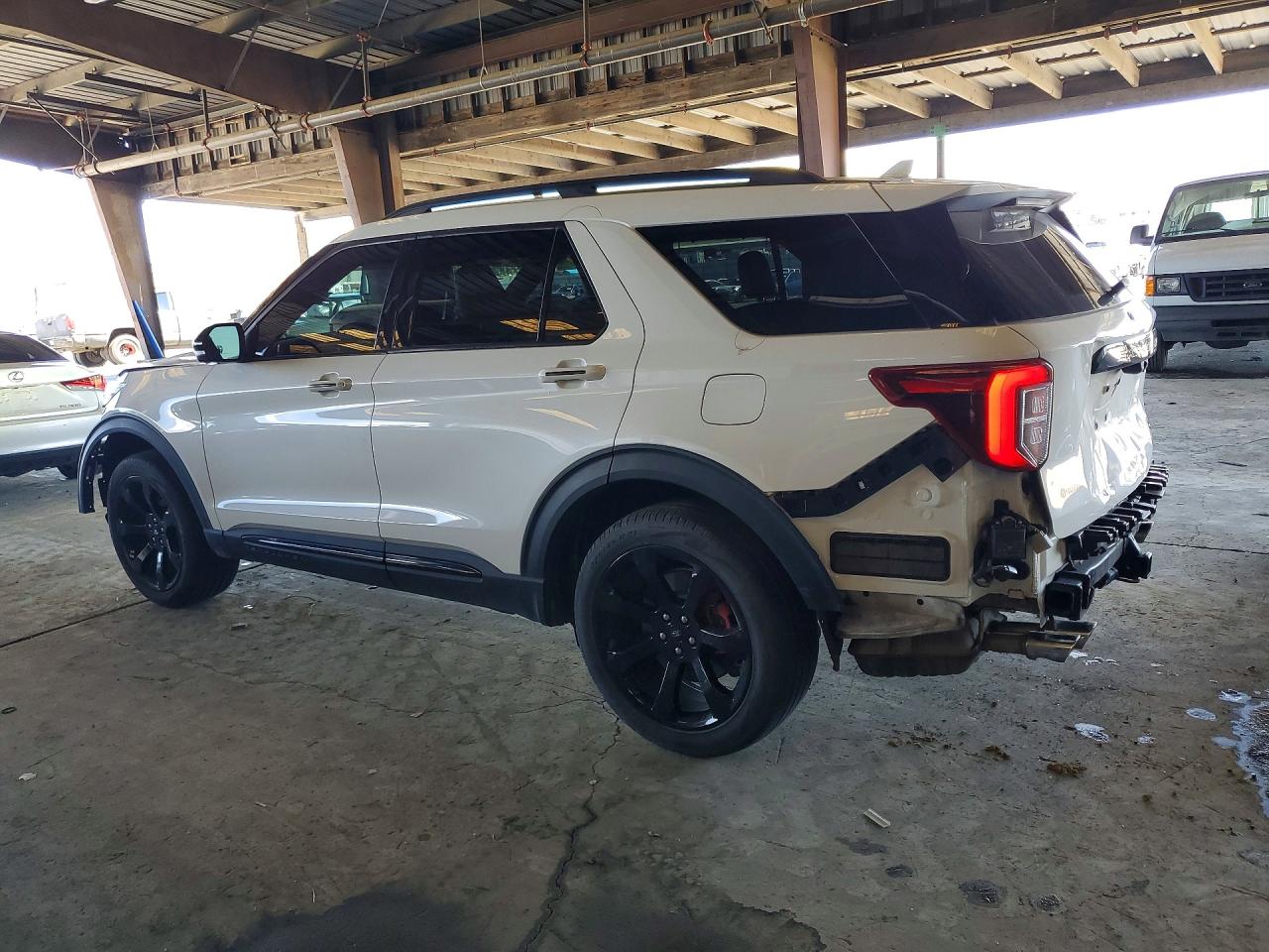 FORD EXPLORER 2022 — 3