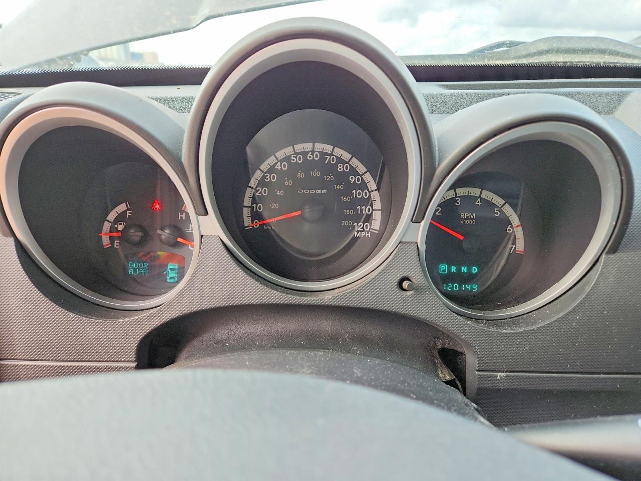 DODGE NITRO 2011 — 10