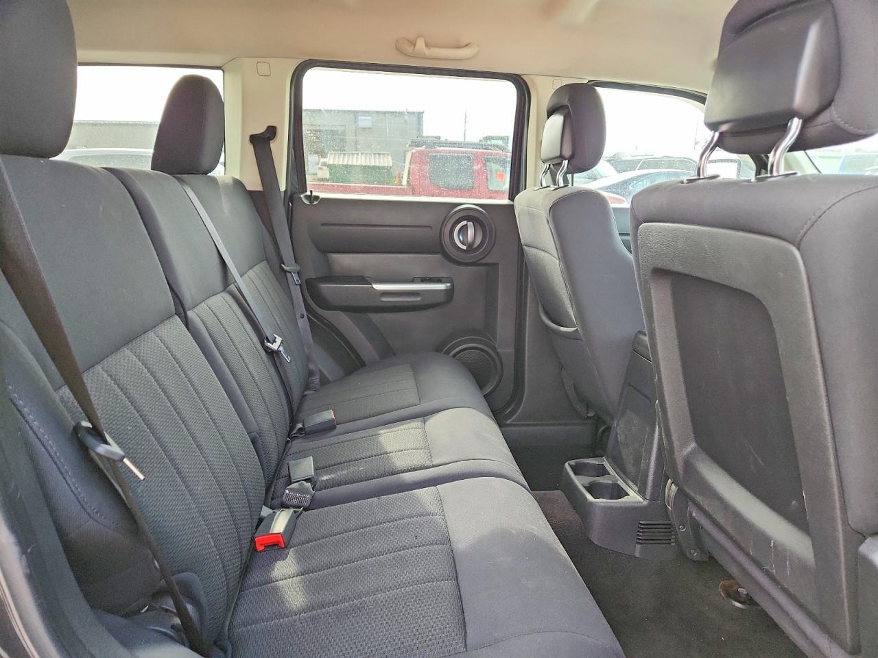 DODGE NITRO 2011 — 12