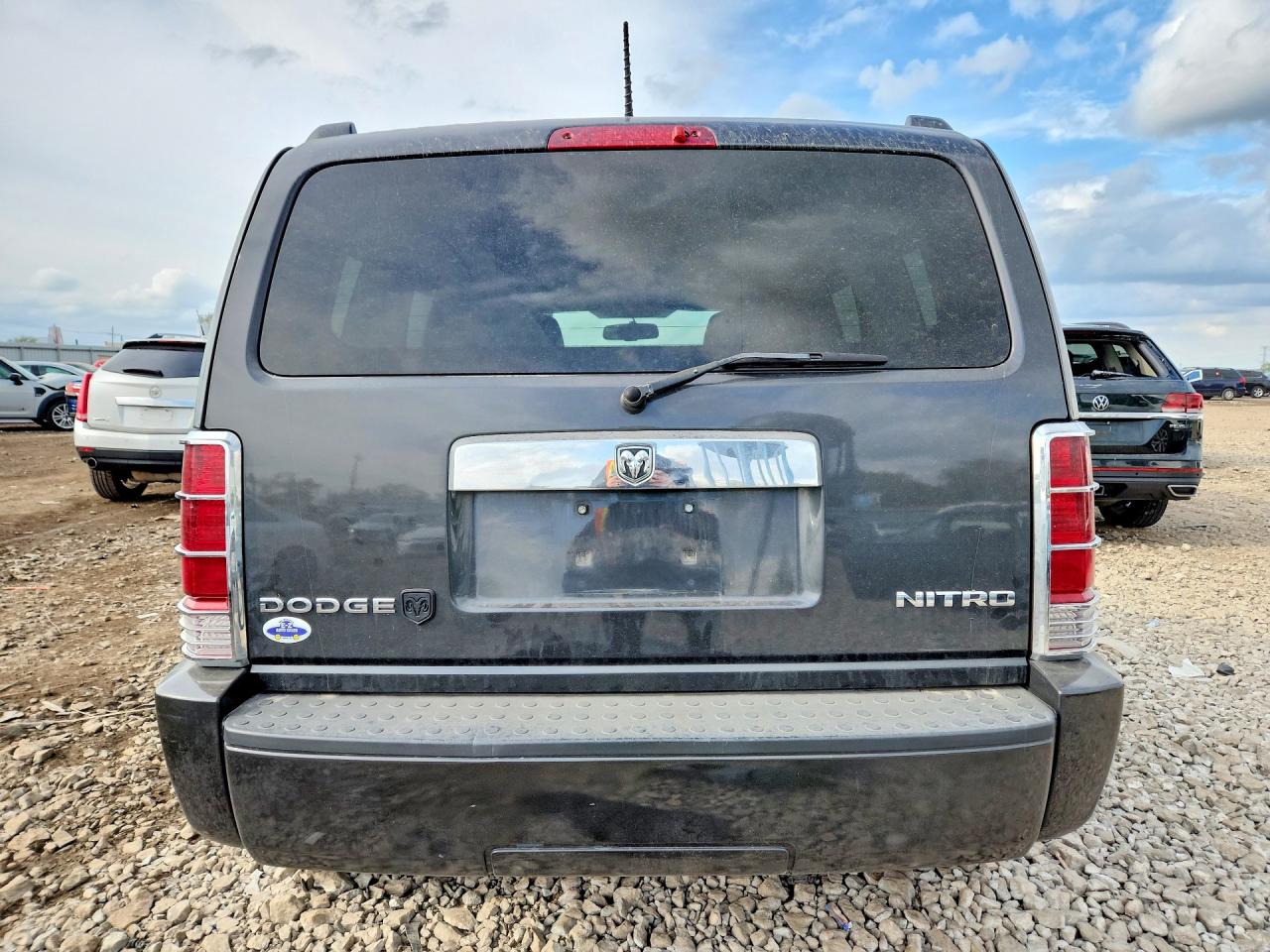 DODGE NITRO 2011 — 7
