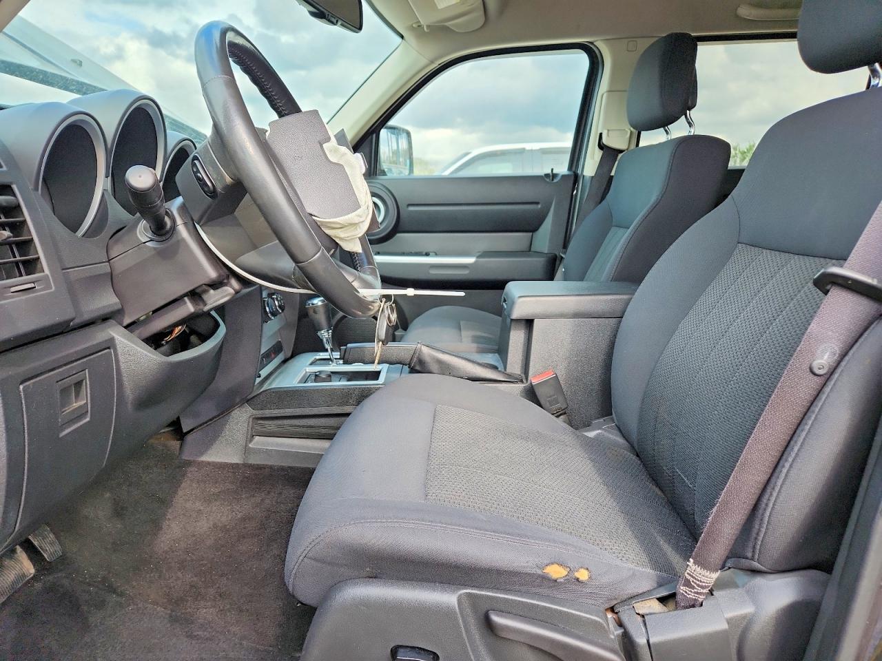 DODGE NITRO 2011 — 8