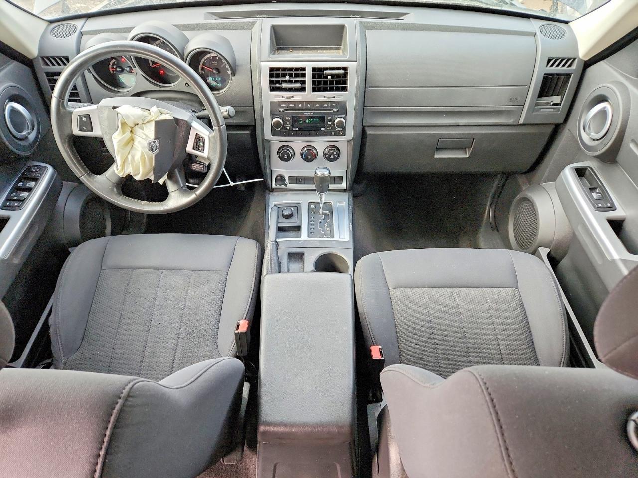 DODGE NITRO 2011 — 9
