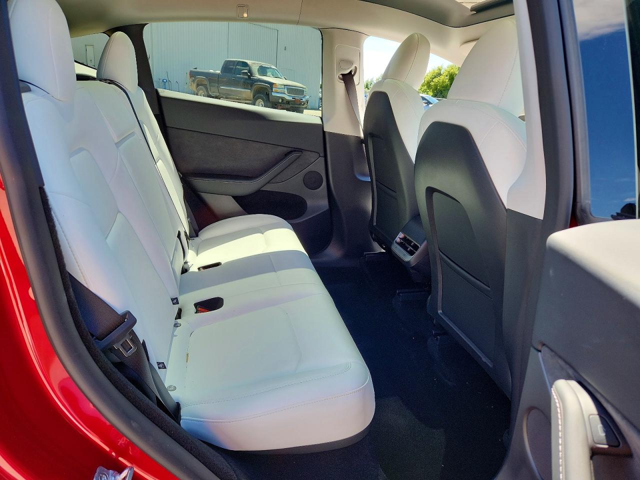 TESLA MODEL Y 2025 — 11