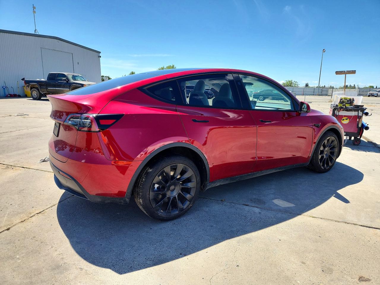 TESLA MODEL Y 2025 — 4