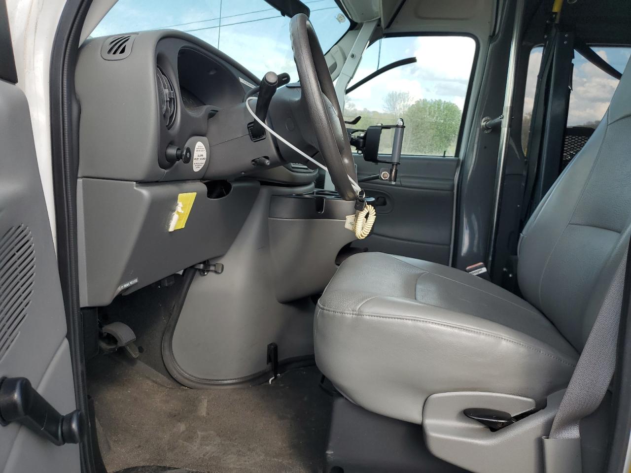 FORD ECONOLINE 2006 — 8