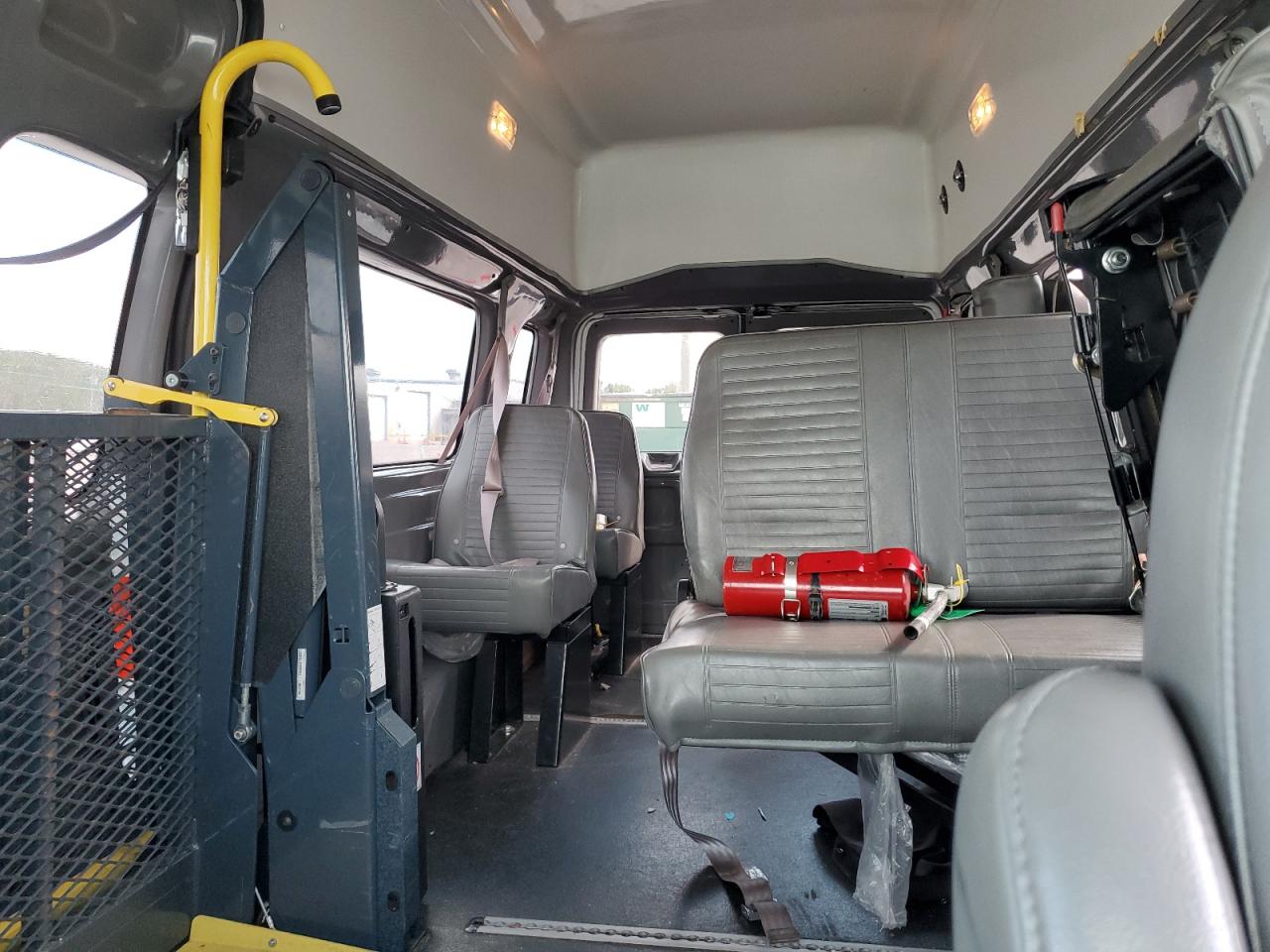 FORD ECONOLINE 2006 — 11