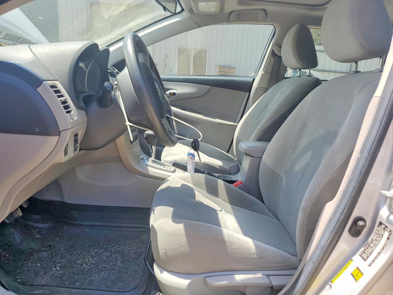 TOYOTA COROLLA 2011 — 8
