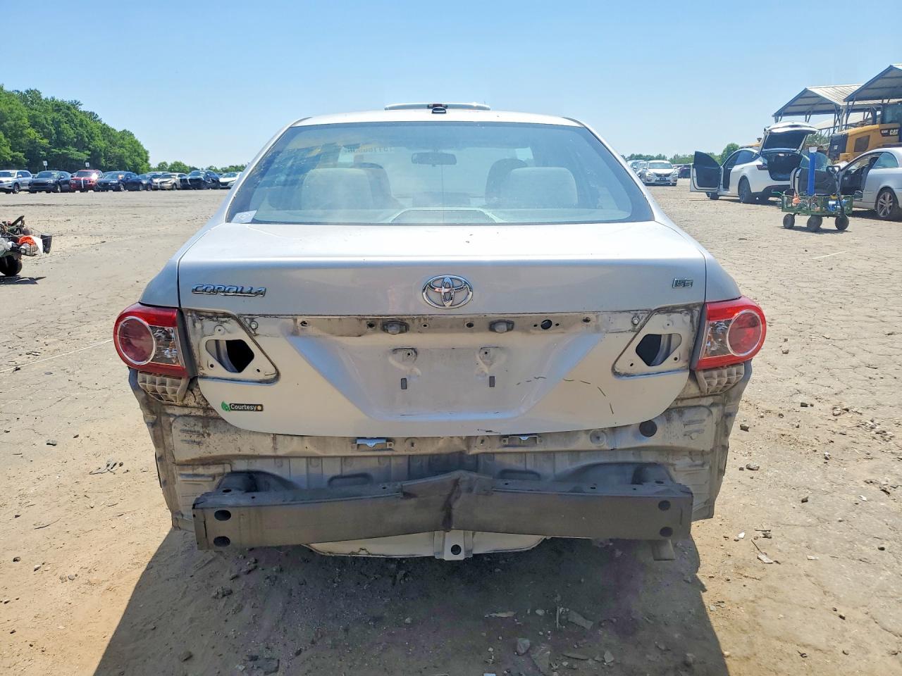 TOYOTA COROLLA 2011 — 7
