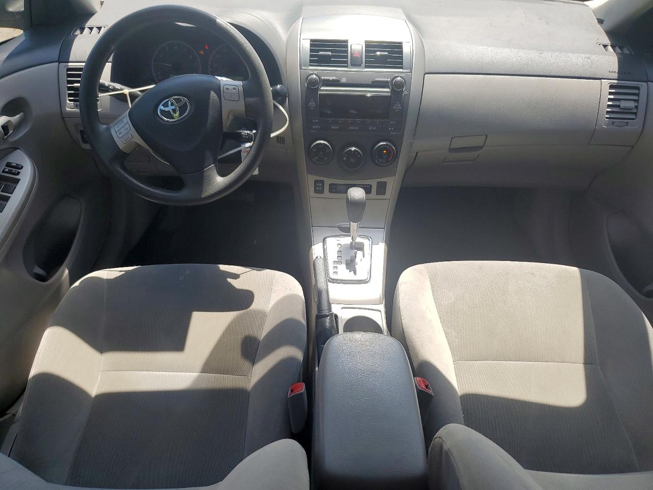 TOYOTA COROLLA 2011 — 9
