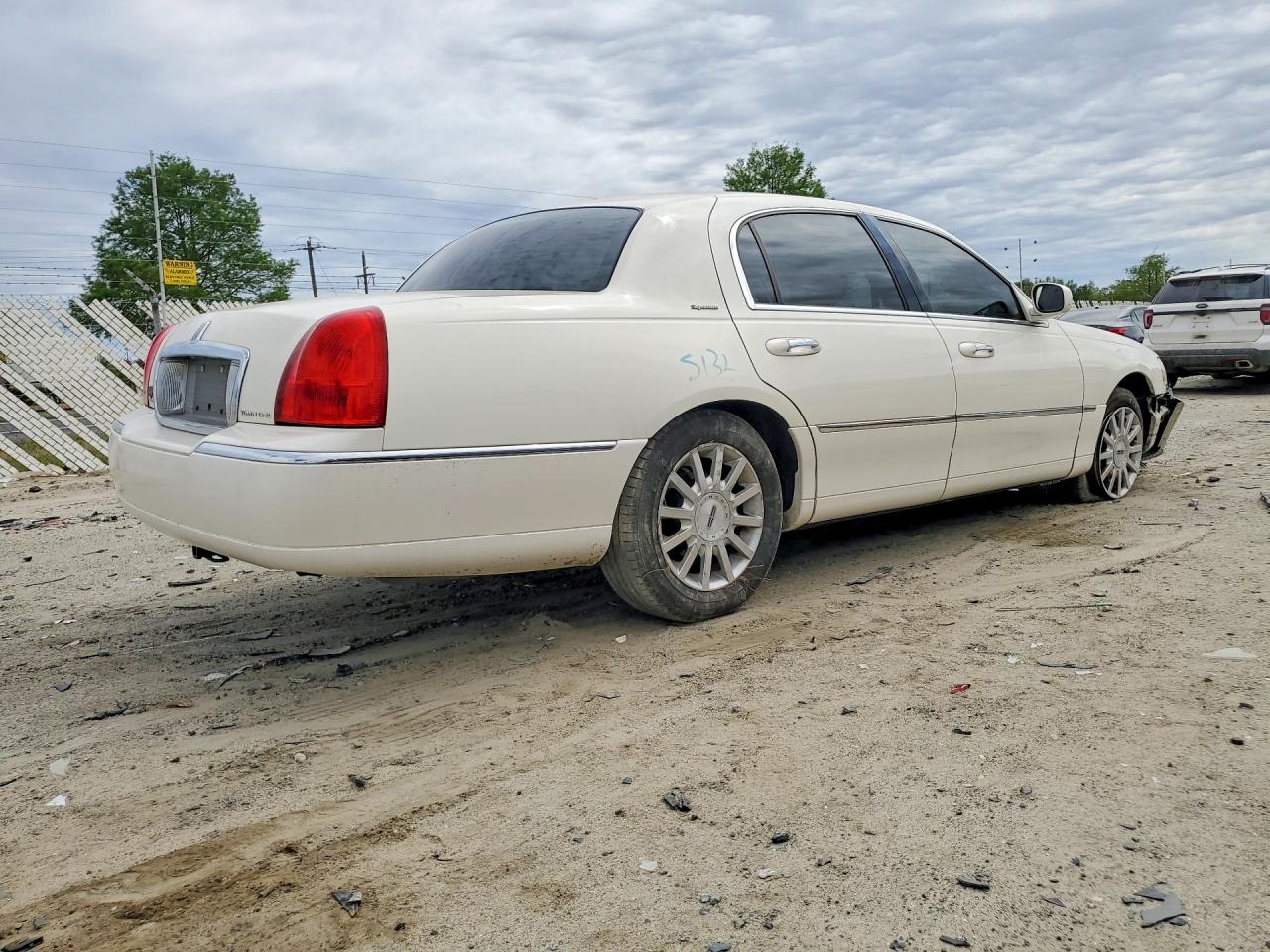 LINCOLN TOWN CAR 2007 — 4