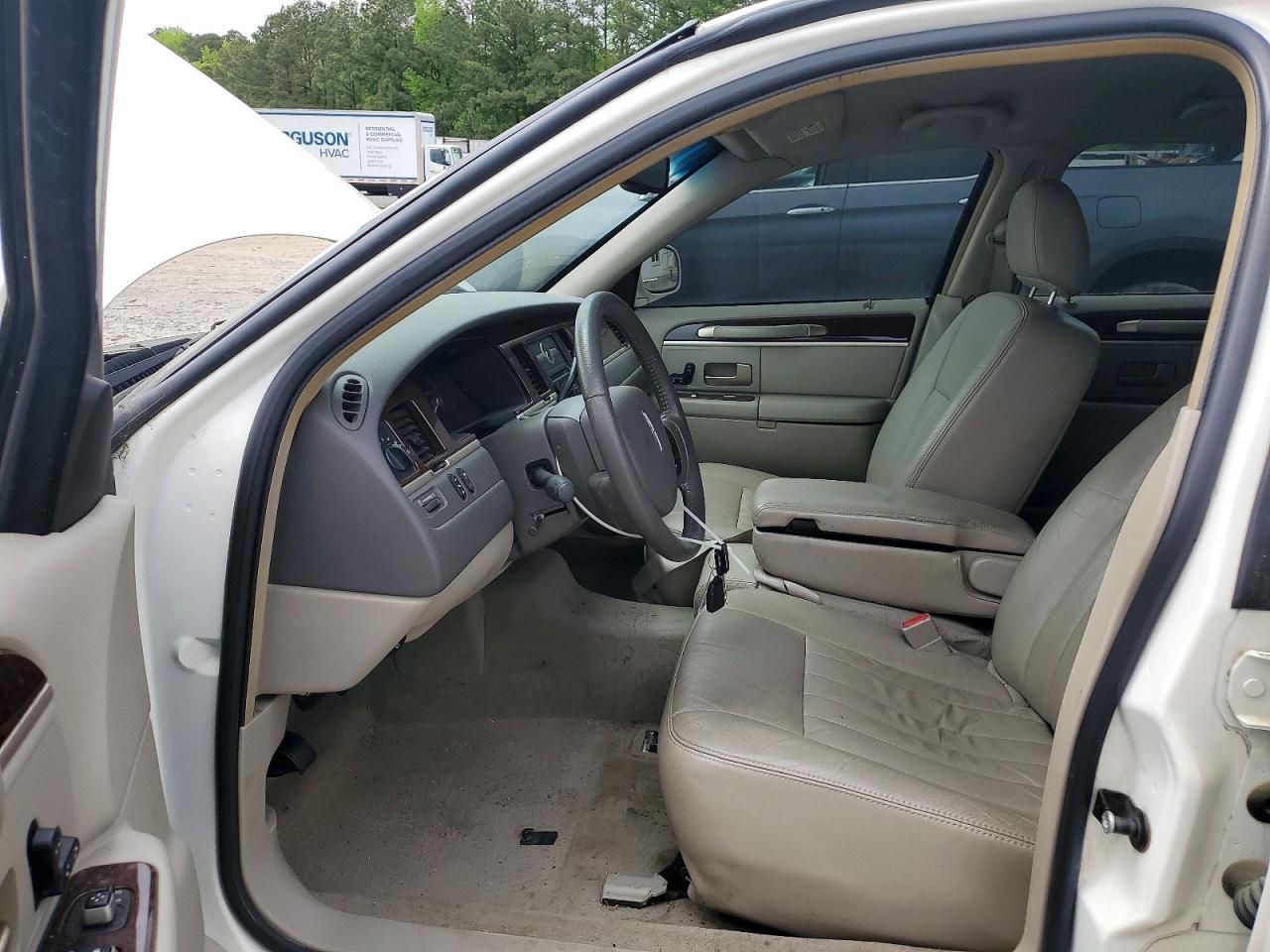LINCOLN TOWN CAR 2007 — 8