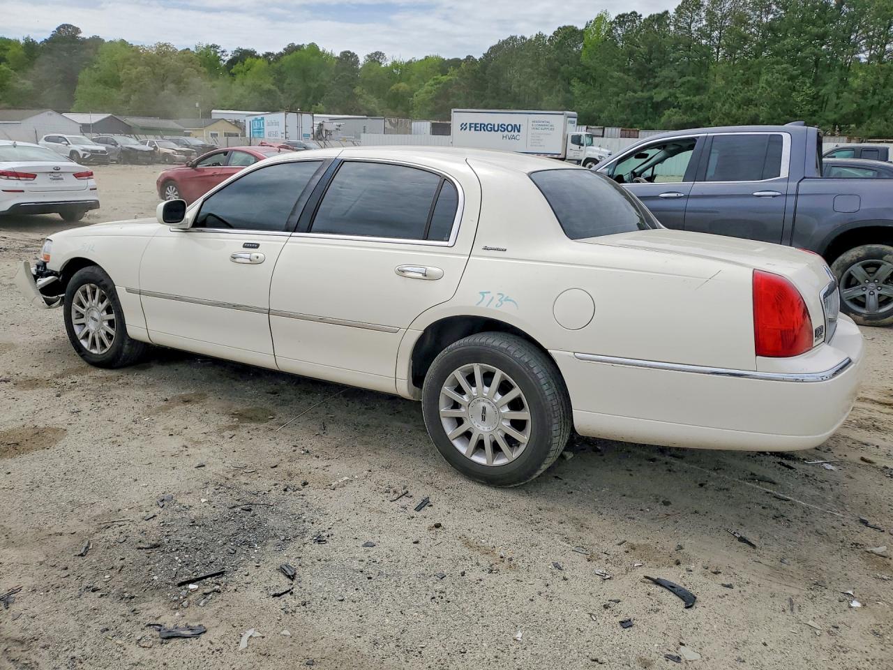 LINCOLN TOWN CAR 2007 — 3
