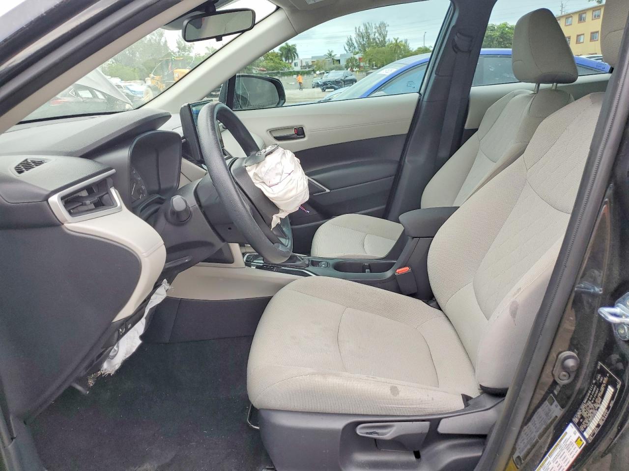 TOYOTA COROLLA CROSS 2025 — 8