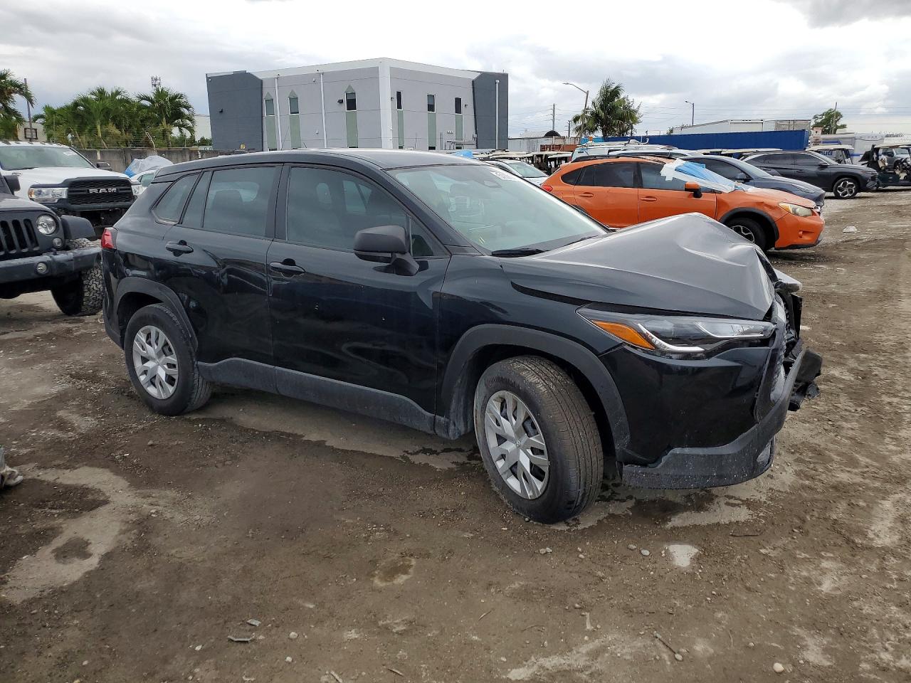 TOYOTA COROLLA CROSS 2025 — 5