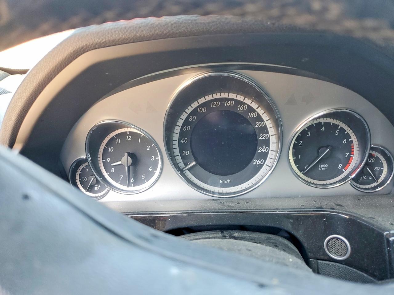 MERCEDES-BENZ E 2011 — 10