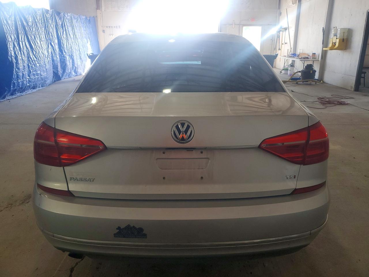 VOLKSWAGEN PASSAT 2016 — 7