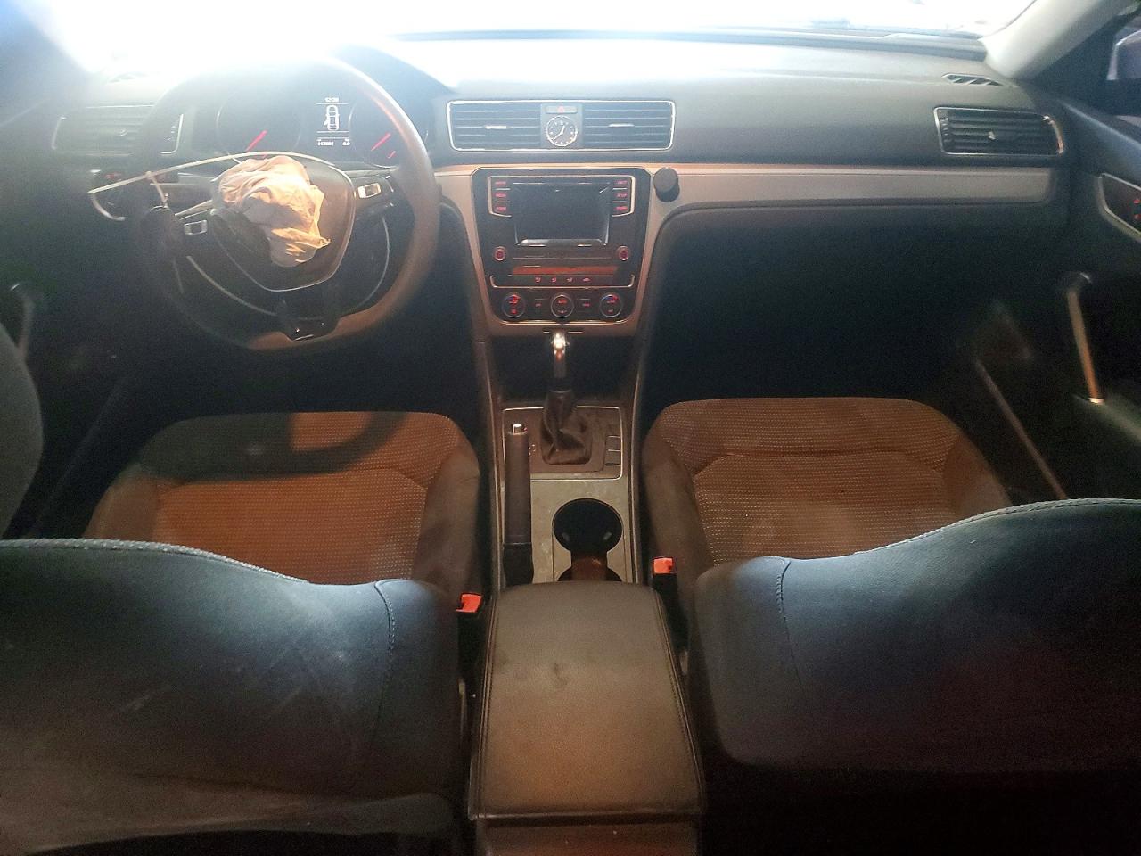 VOLKSWAGEN PASSAT 2016 — 9