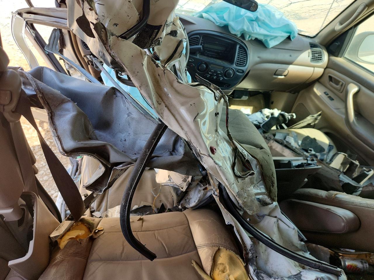 TOYOTA SEQUOIA 2004 — 9