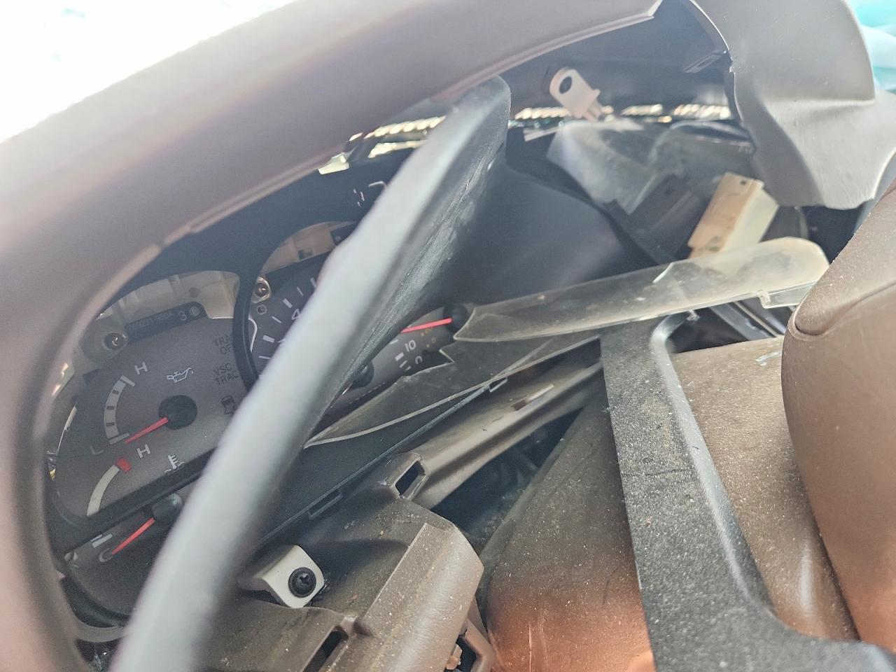 TOYOTA SEQUOIA 2004 — 10