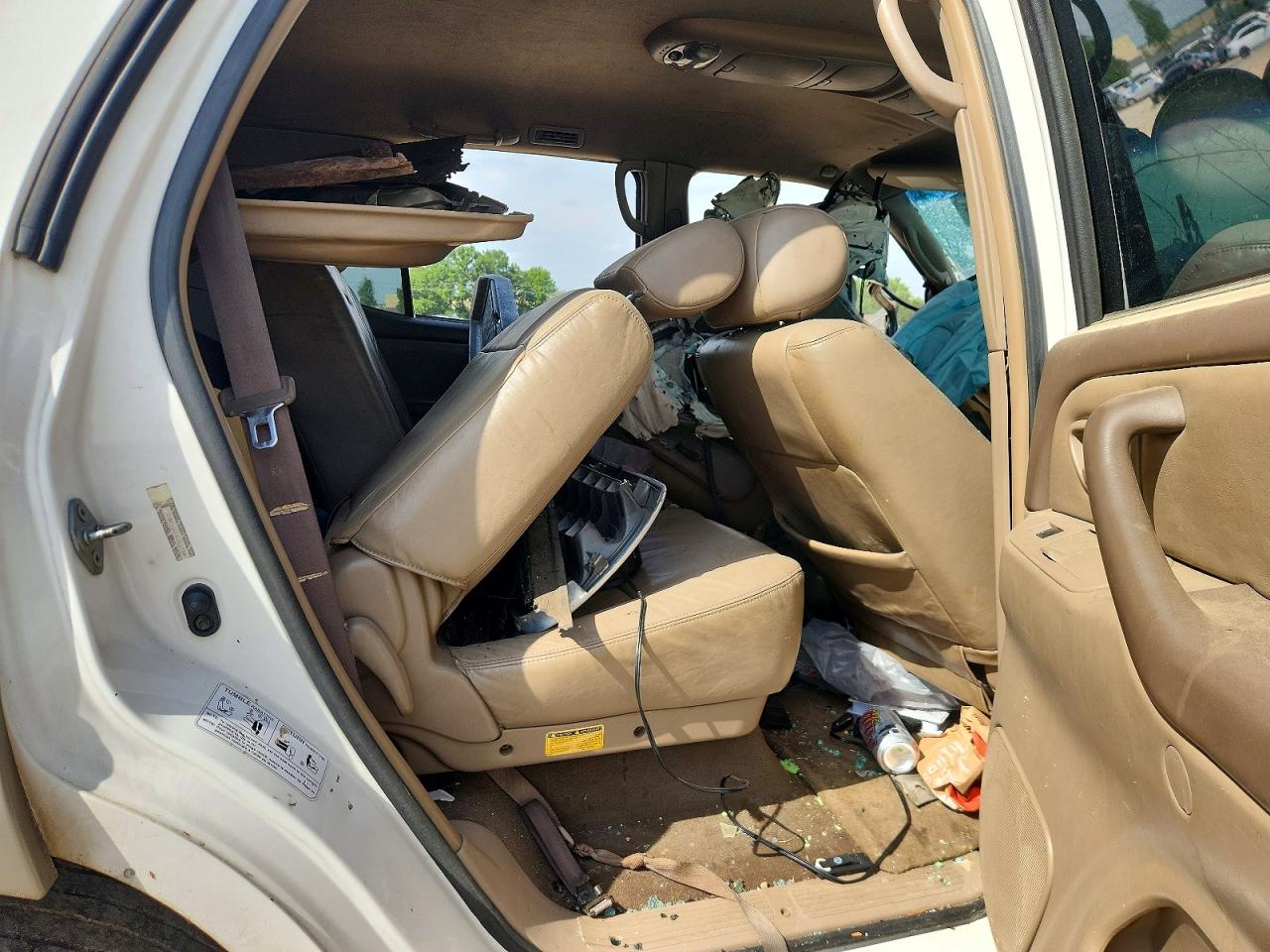 TOYOTA SEQUOIA 2004 — 12