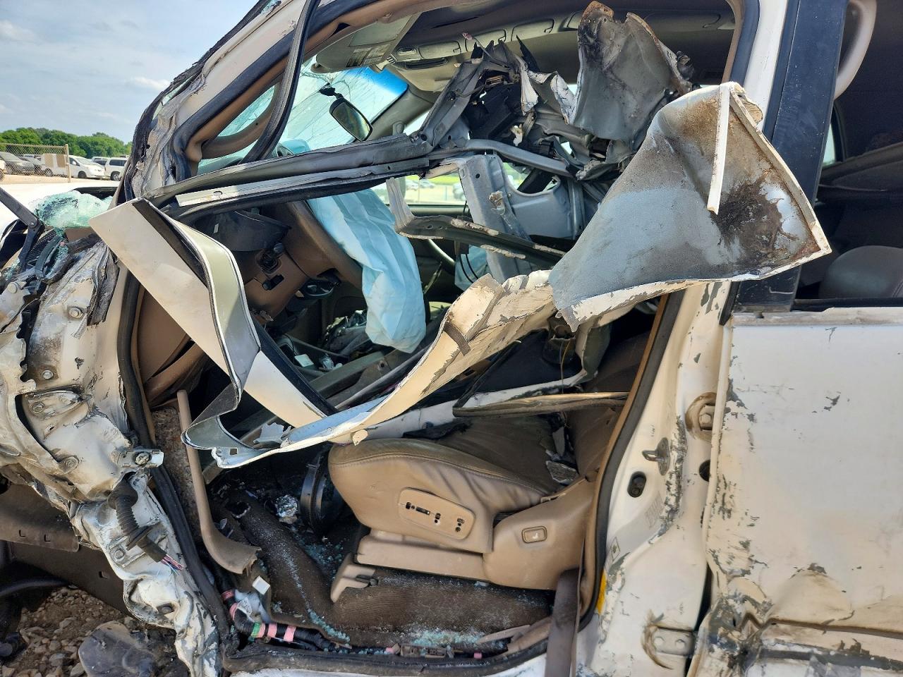TOYOTA SEQUOIA 2004 — 8