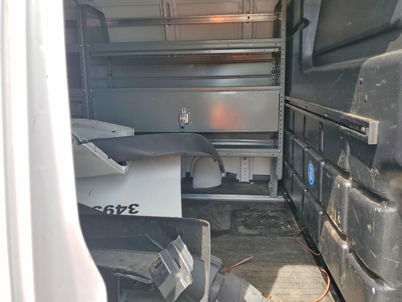 GMC SAVANA 2024 — 12