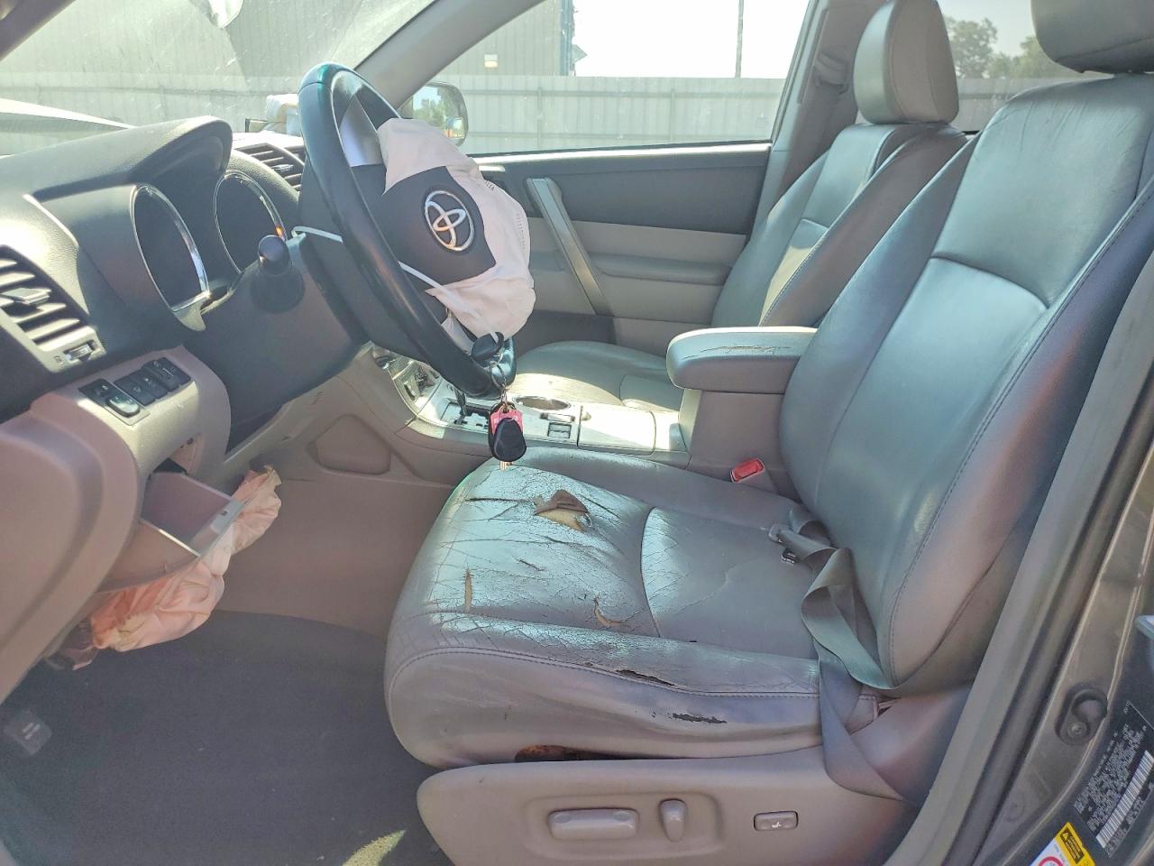 TOYOTA HIGHLANDER 2011 — 8