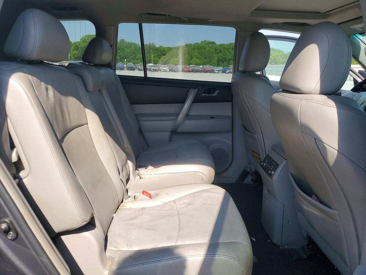 TOYOTA HIGHLANDER 2011 — 12